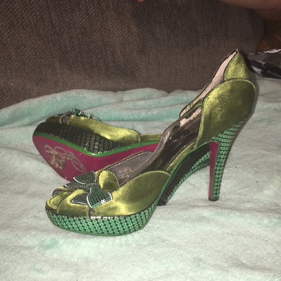 Shoes - Picture 2 of 3